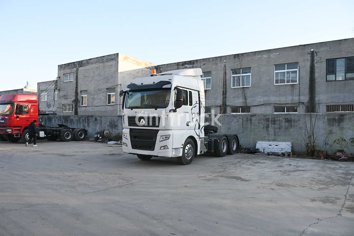 The SITRAK C7H 6X4 Tracto