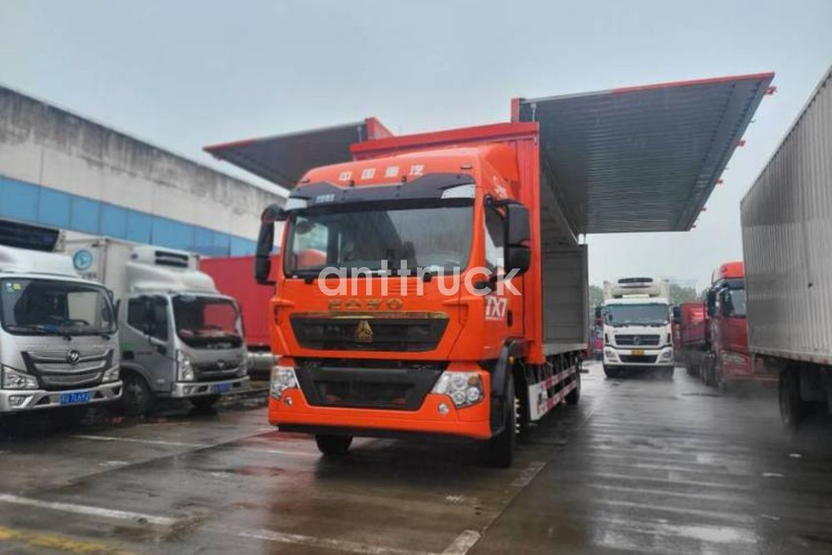  HOWO TX 4X2 Box Truck 