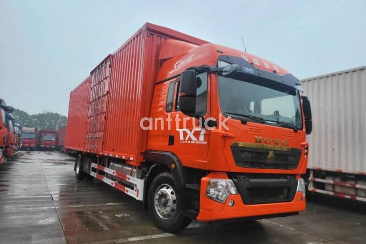  HOWO TX 4X2 Box Truck 
