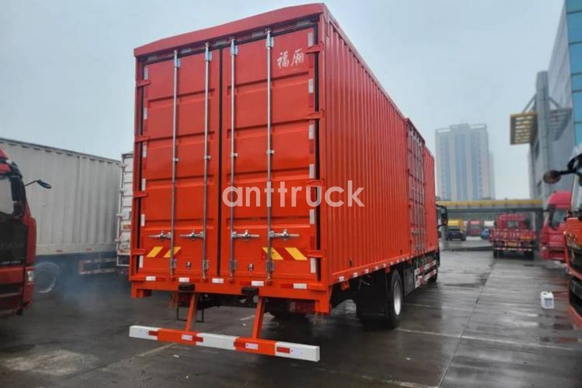  HOWO TX 4X2 Box Truck 