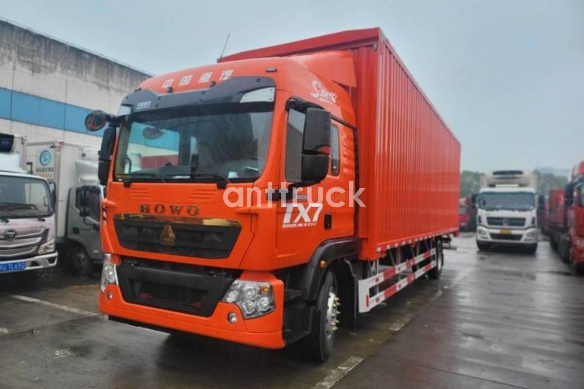  HOWO TX 4X2 Box Truck 